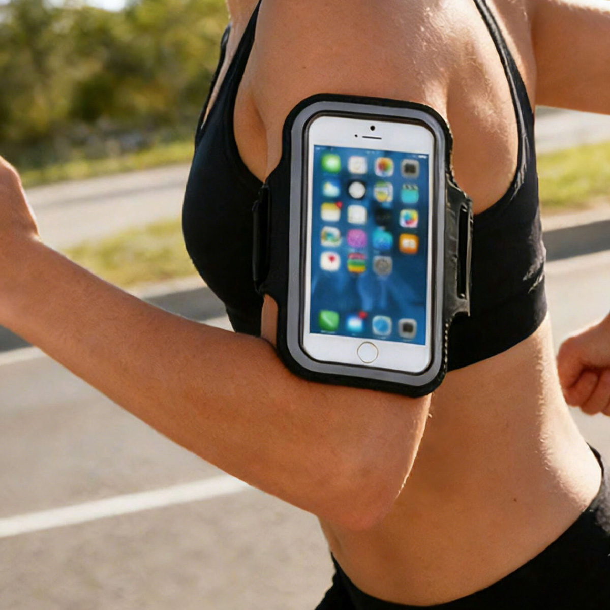 Running Gear Essentials - ที่วางโทรศัพท์มือถือและกระเป๋าใส่เคสป้องกัน เหมาะสำหรับการวิ่งและการออกกำลังกาย อุปกรณ์กีฬาที่จำเป็น ใช้ได้กับ iPhone 15/14/13/12/11